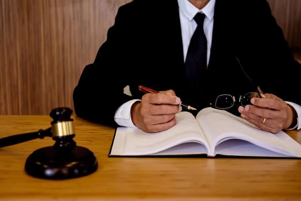 دورة فنون الكتابة القانونية والتقاضي والدفاع أمام المحاكم