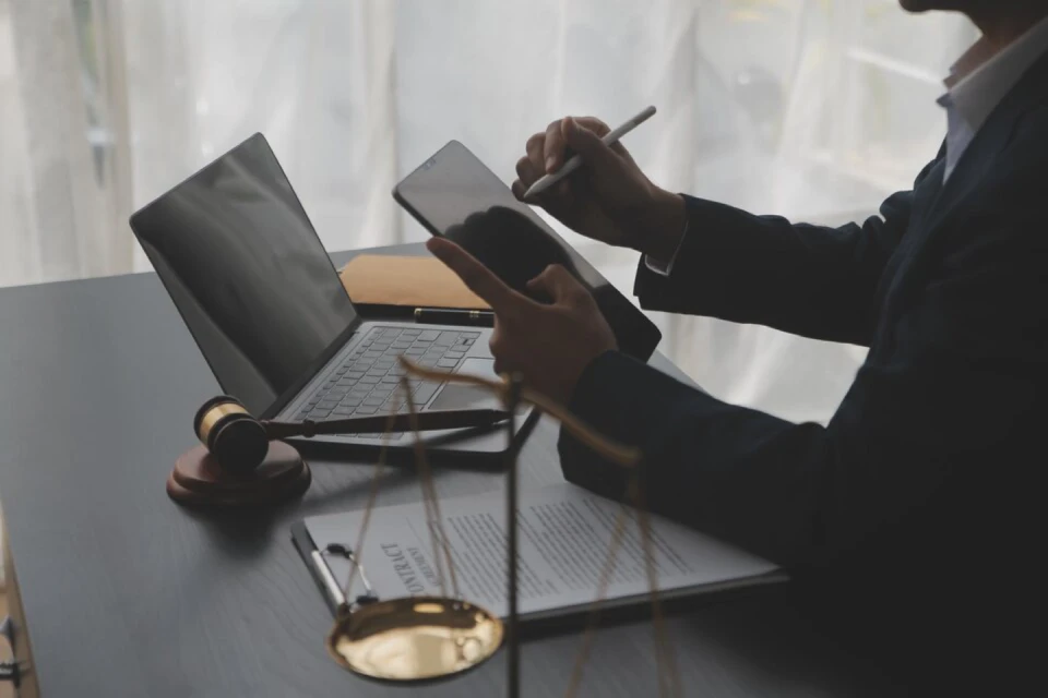 دورة السكرتارية القانونية المعاصرة